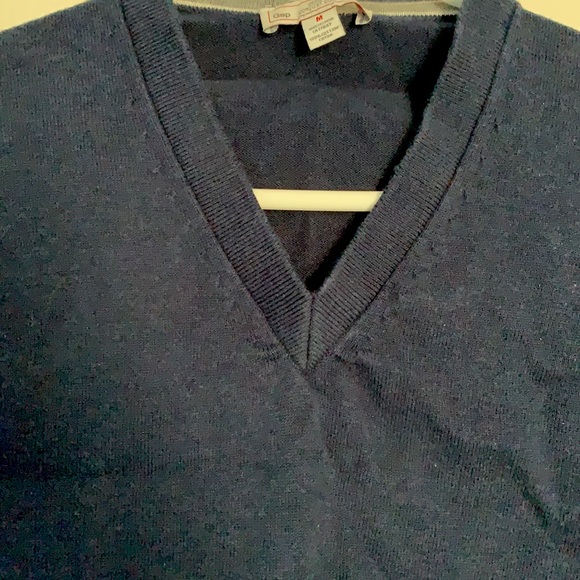 ⭐️ 3/$20 Gap Long Sleeve - Picture 2 of 2